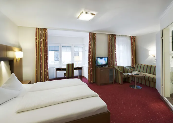Отель Goldener Loewe 3*