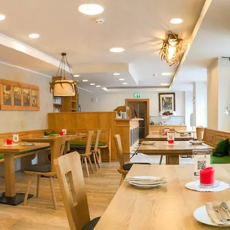 Otel Goldener Loewe 3*